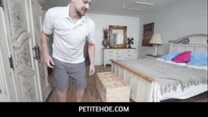 PetiteHoe  –  Tiny teen treasures hunt