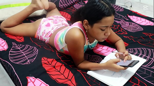porno en espanol mi hermosa hermanastra colombiana viene del colegio y quieres que le ayude con sus tareas del colegio y yo le dije que ya ayudo si me deja follarla me follo a una colegiala