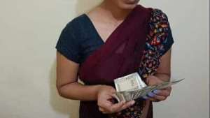 देशी गांव की नौकरानी को चोदा कुत्ता बना कर नौकरानी रोने लगी