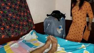 मालिक ने कामवाली को रूम क्लीन करने का बहाना करके चुदाई किया