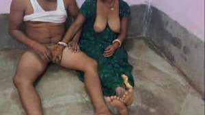Indian Bhabhi Alone Fantasy Sex With 18 Year Old