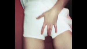 Mladá holka chce hrát. Moc ráda sexu.