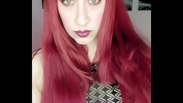 brindemos por esas primas lejanas a las que les gusta complacer y jugar por el culo
