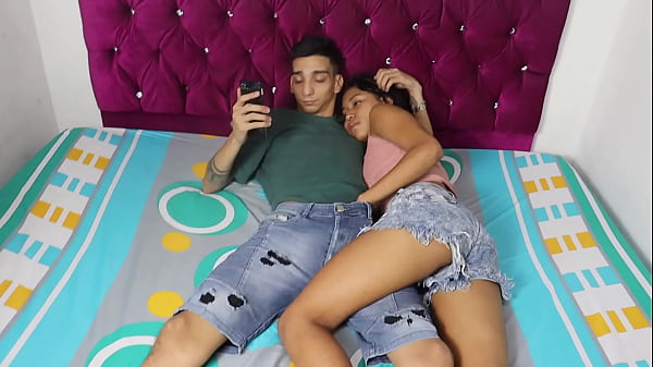comparto habitacion con mi mejor amiga y tengo sexo con ella bien rico