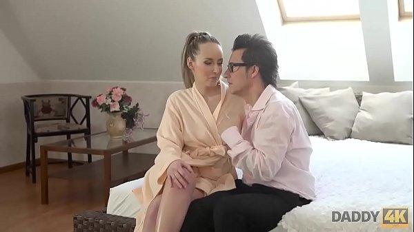 daddy4k norny daddy kann es kaum erwarten in die vagina der blonden hottie einzudringen