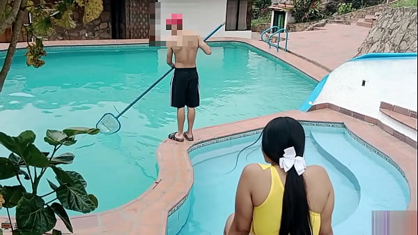 Día de piscina, sexo en público y creampie! La gran polla de mi hermanastro me destroza el coño en la piscina 1 dia de piscina sexo en publico y creampie la gran polla de mi hermanastro me destroza el cono en la piscina