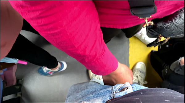 en el transporte publico tambien se liga