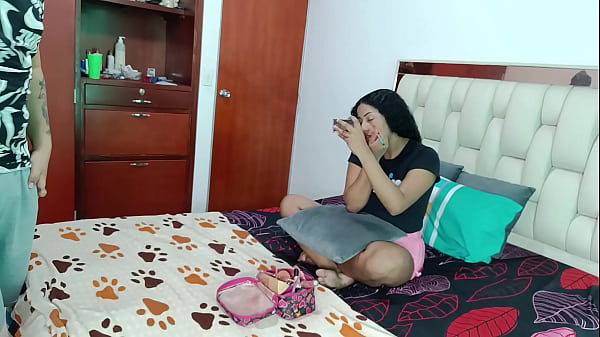 hermanastro pervertido se folla por el cono a su linda hermanastra latina de piel morena porno en espanol