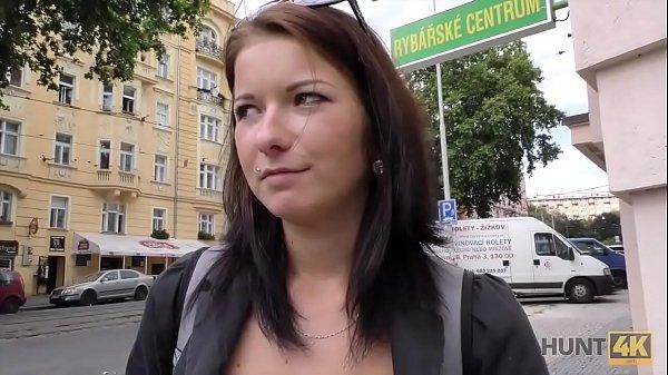 hunt4k denisse vient a prague pour samuser mais pas pour les musees