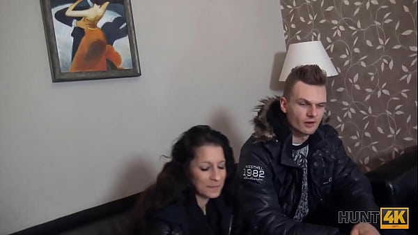 hunt4k un mec accepte de largent dun chasseur qui voulait baiser sa petite amie
