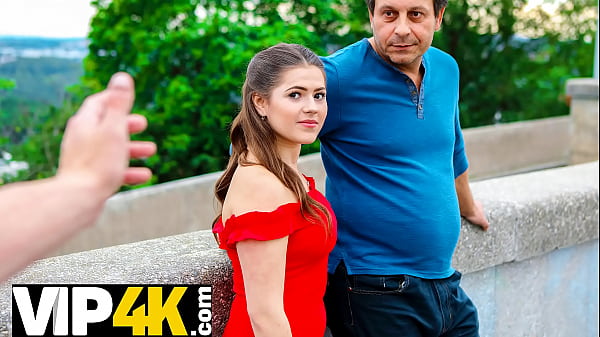 hunt4k une fille bien roulee pour de largent se fait bien clouer devant
