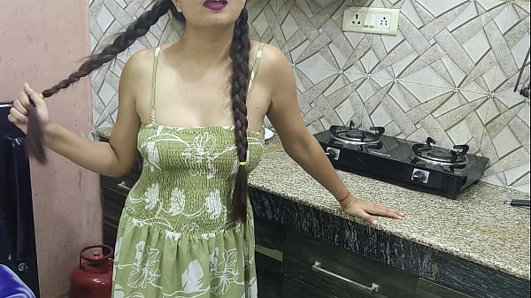jija ne sali ko ghar me akela pa kar choda aur sali ne maja liya in kitchen