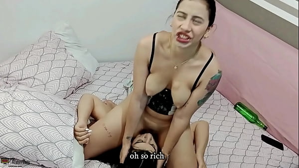 lesbianas cachondas lamiendo y chorreando una a la otra
