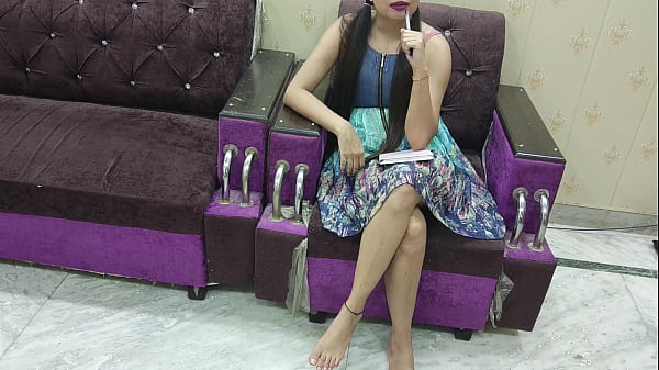 saara ne seduce kiya aapne teacher ko pass hone ke liye saara ki gaand ko dekh chut ka ched dikhaya