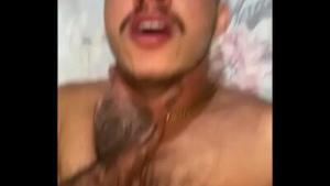 Grande 24CM de PAU GROSSO e peludo me arrombou até me encher de leite
