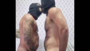 DOIS PARRUDOS E PAUZUDOS FUDENDO .