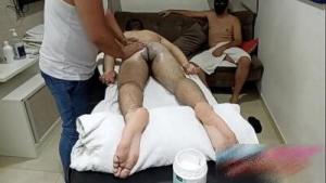136 – CLIENTE CHEGOU MAIS CEDO E PEDIU PRA ASSISTIR A MASSAGEM QUE ROLAVA