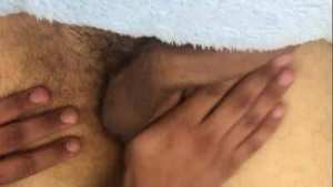 Masaje a chico hetero latino que termina con final feliz