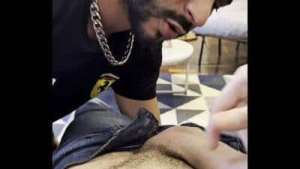 descobri que o filho do meu vizinho tinha uma mega rola