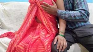 पिंक साड़ी पहनी हुई भाभी को देखर रहा नही गया और उसके बाद देवर ने भाभी की अच्छे से ले ली