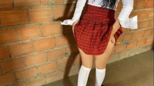 JOVEN 18 AÑITOS SALE DEL COLEGIO PARA VERSE CON SU CUÑADO ANDA DESPECHADA Y SE FOLLA AL PRIMERO QUE LA CONVENZA