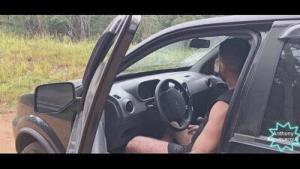 Play boy pediu ajuda pro caboclo pra trocar o pneu e sentiu o peso do pauzudo completo no red