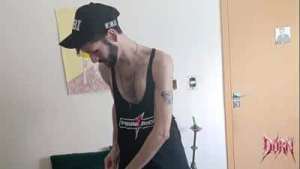 Vi o magrinho treinando no parque e paguei pra ele fuder meu cuzinho (COMPLETO NO RED)