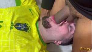 Gravei meu amigo dando pro marido da mãe dele (COMPLETO NO RED)
