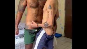 Comendo o cuzinho do twink até leitar