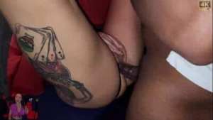 Meu marido me amarrou em um acabine Tcheca e transei com o primeiro que apareceu!