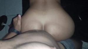 Amig, arranhei sua esposa e ela adorou! Espero que não se importe! MORENA – BUNDA GRANDE – MILF – DOGGYSTYLE – AMADOR – VÍDEO CASEIRO –