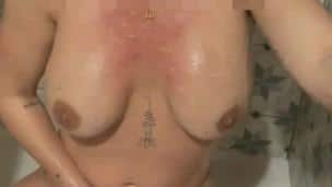 Mon jeune me surprend sous la douche puis m’arrose de son jus – Holiday 2 EP 2/6