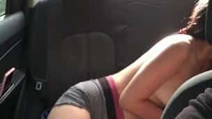 Dos mujeres latinas de gran botín obtiene un rico sexo en uber