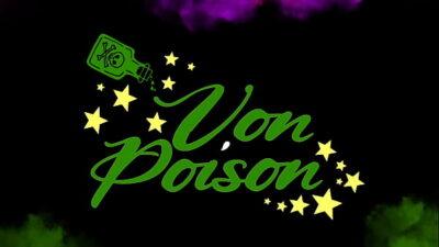 – A centopéia humana do porno – Estava me divertindo com suas namoradas e fizemos uma orgia gostosa quando eles chegaram