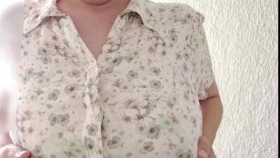 A married woman gets excited by outdoor masturbation：The full video is→https://www.xvideos.red/channels/aika-frau