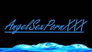 OMG ! Mi hermanastra hace porno ! Si me da su culito para follarlo, se lo diré a mamá.