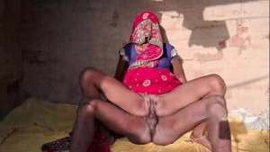 step sister was sitting in red saree and wearing panty, seeing the opportunity in brother’s full ass, fucked in fun,  best hindi sexy video