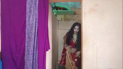 Bhabhi Ki Tight Saree Aur Naughty Devar Ki Nazar!