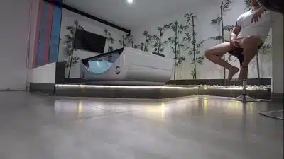 PRIMERA PARTE hermosa colombiana le encanta follar y chupar llega a un hotel en brasil