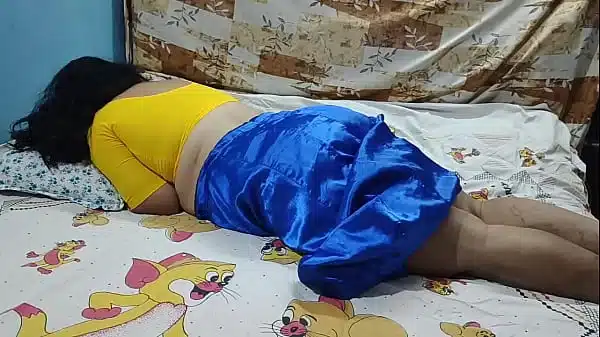 sexy desi bhabi mou getting a hot oil massage