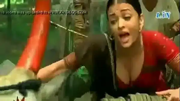 bollywood actress aishwaria rai huge boobs deep cleavage xnxx com