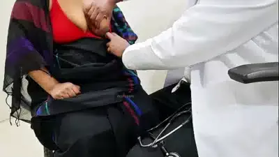 doctor using patient in clinic