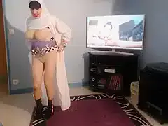 gros seins de musulmane en hijab qui ballottent