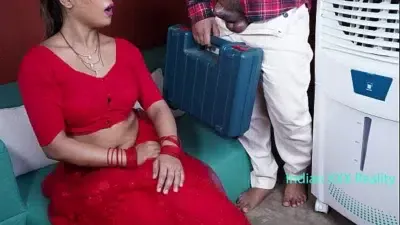 इंडियन XXX कूलर रिपेयर मैन चुदाई गर्मी हिंदी में XXX