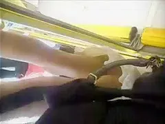 por baixo da saia morena fio dental