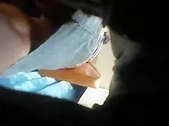 porbaixo da saia.