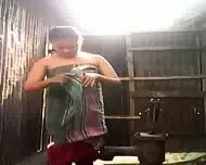 vILLaGe GIrLs Bangladeshi Village Girl Bath Show- Webcam Porn – Show Gurl