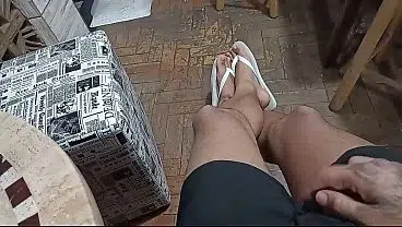 100% anal da putinha safada, ele adora arrombar meu cuzinho, VIDEO COMPLETO.