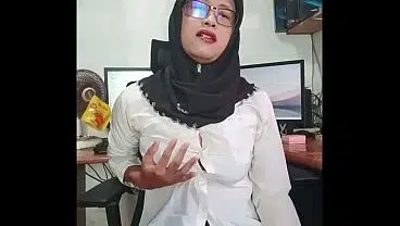 Asian Ladyboy With Hijab Masturbates