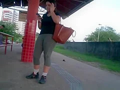 Dark spandex pants fat cameltoe